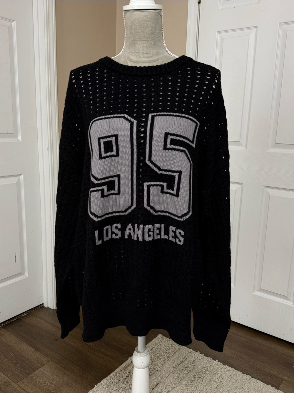New Unisex RSQ Graphic knit open weave “ Los Angeles” crewneck sweater size L